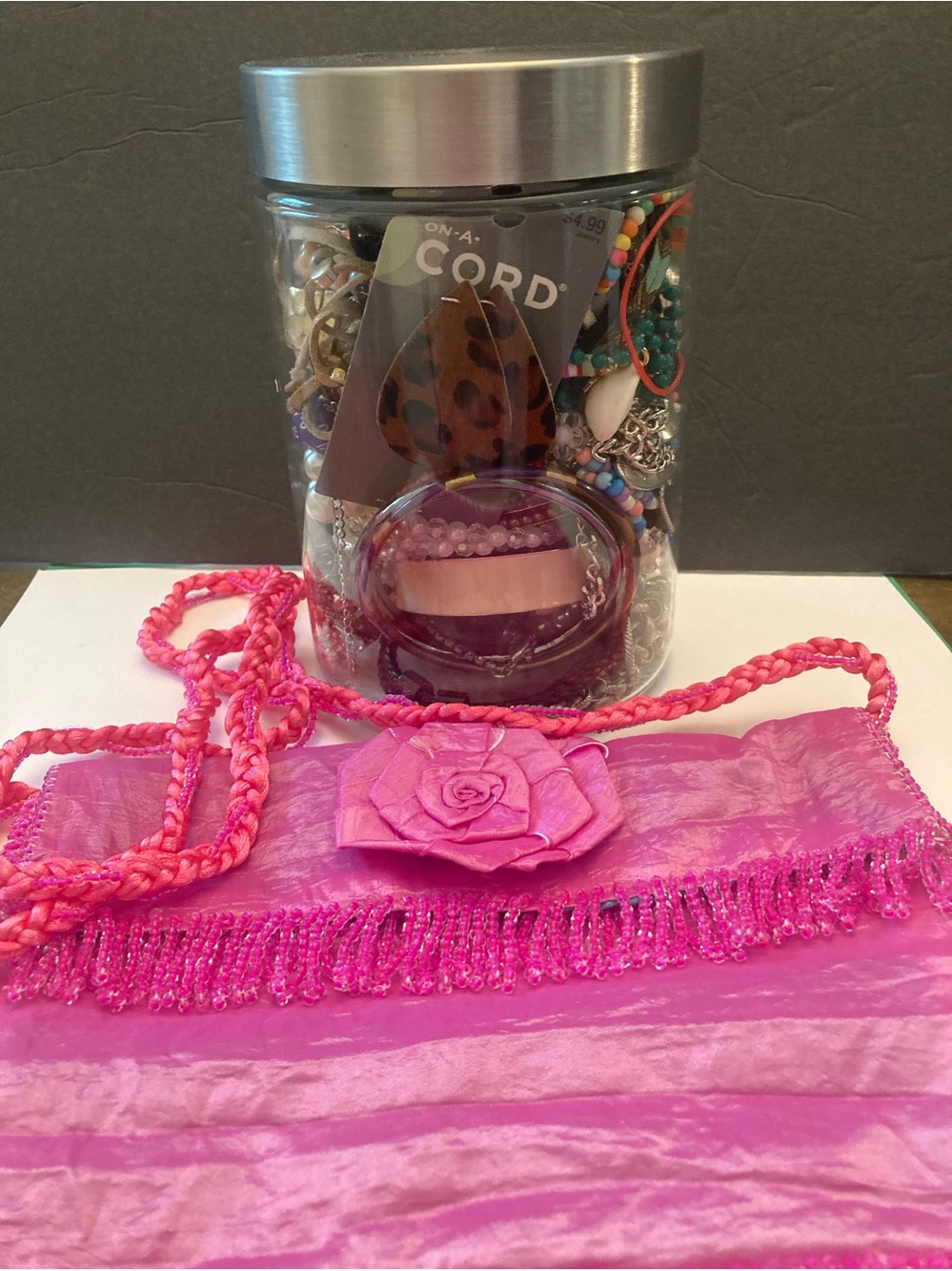 40 PCS. Assortd Mystery Jewelry Jar. Beads & Pearls. Beaded Bag Included. - Picture 4 of 13
